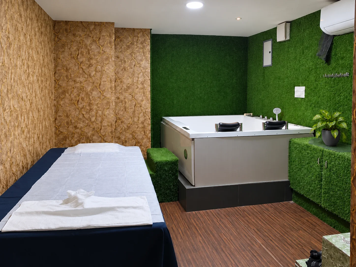 Actual Jacuzzi room at Bonjour Wellness Spa